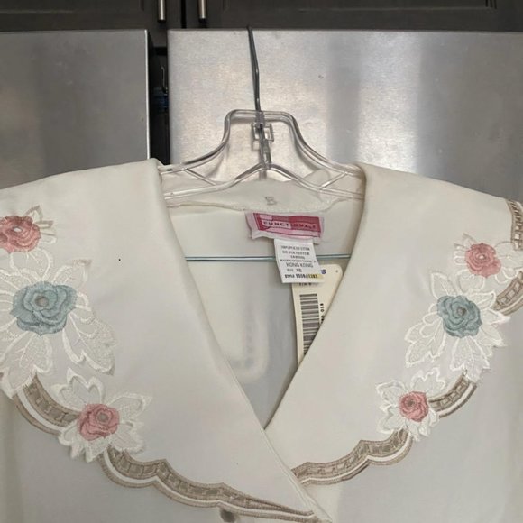 EMBROIDERY TOP BLOUSE NEW  SIZE 18. - Picture 2 of 4